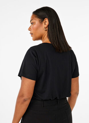 Zizzi T-shirt i bomull med strasstenar, Black, Model image number 1