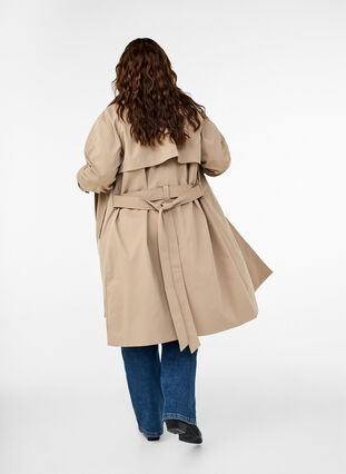 Zizzi Klassisk lång trenchcoat med bälte, Chinchilla, Model image number 1