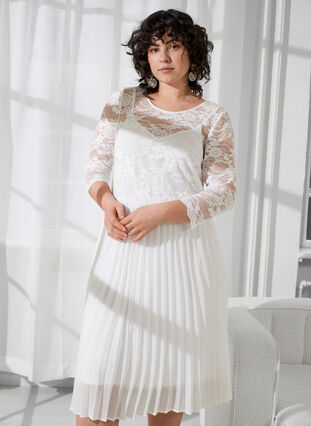 Zizzi Plisserad klänning med spets och 3/4-ärmar, Bright White, Image image number 0
