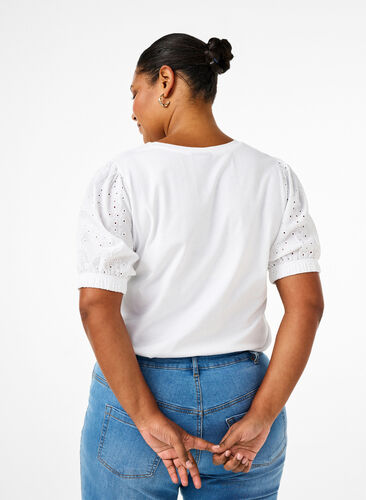 Zizzi Blus i ekologisk bomull med broderie anglaise-ärmar, Bright White, Model image number 1