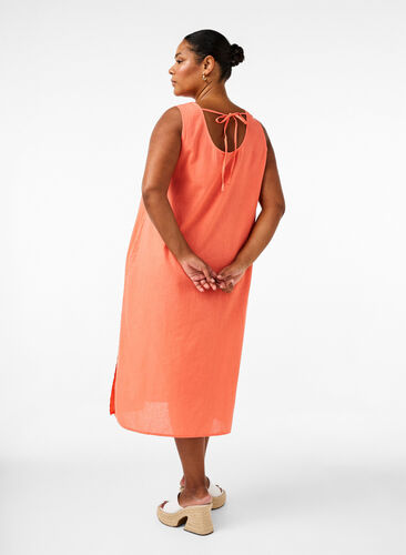Zizzi Ärmlös klänning i bomulls- och linneblandning, Living Coral, Model image number 1