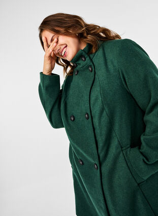 Zizzi Kort trenchcoat med A-linjeform, Trekking Green Mel., Model image number 2