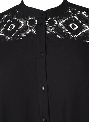 Zizzi Lång viskosskjorta med spetsdetalj, Black, Packshot image number 2