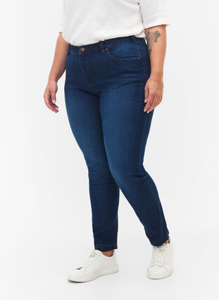 Zizzi Slim fit Emily jeans med normalhög midja, Blue Denim, Model image number 2