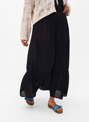 Zizzi Lång kjol med resår i midjan, Black, Model image number 2
