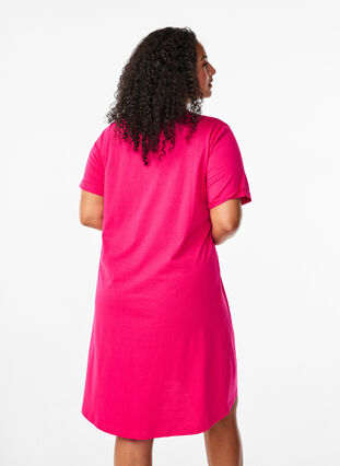 Zizzi T-shirtklänning i bomull, Bright Rose, Model image number 1