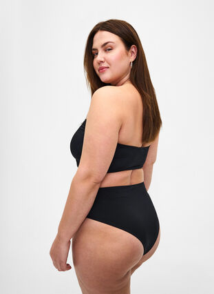 Zizzi Enfärgad bikiniunderdel med normal midja, Black, Model image number 1