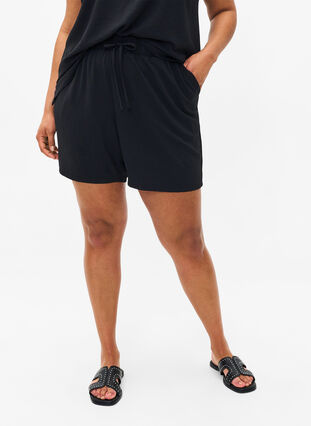 Zizzi Shorts med fickor och resår i midjan, Black, Model image number 2