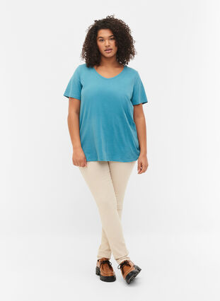 Zizzi Enfärgad t-shirt i bomull, Brittany Blue, Model image number 2
