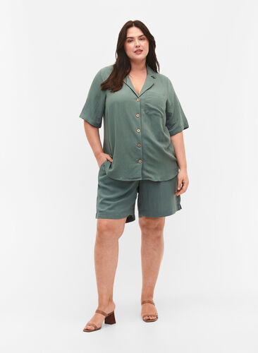 Zizzi Skjorta i viskos med korta ärmar, Balsam Green, Model image number 1