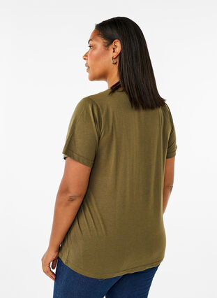 Zizzi T-shirt från FLASH med tryck, Olive Night Flower, Model image number 1