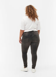 Super slim Amy jeans med hög midja, Dark Grey Denim, Model