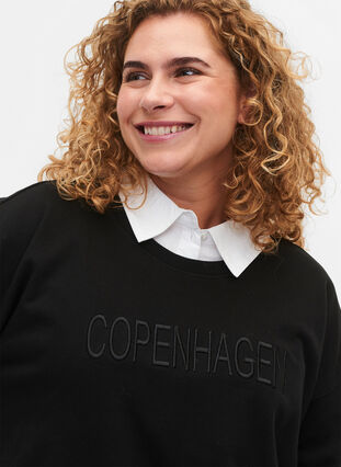 Zizzi Sweatshirt med broderad text, Black Copenhagen , Model image number 2