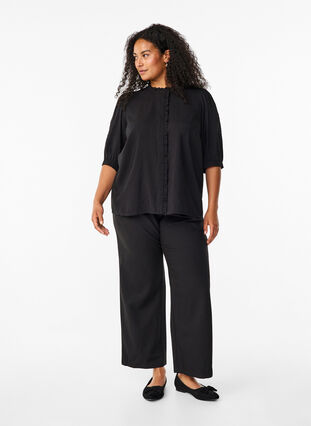 Zizzi Skjortblus med volanger och broderie anglaise, Black, Model image number 2