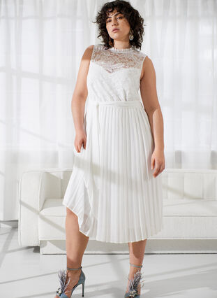 Zizzi Ärmlös klänning med spets och veck, Bright White, Image image number 0