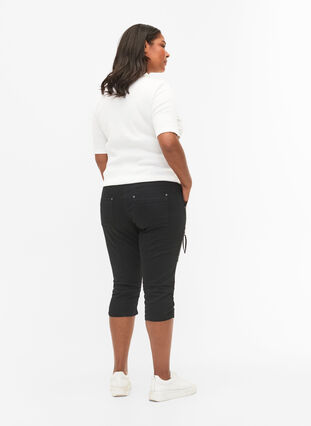 Zizzi Slim fit capri-jeans med fickor, Black, Model image number 2
