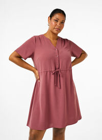 Kortärmad klänning med knytband i midjan, Rose Brown, Model