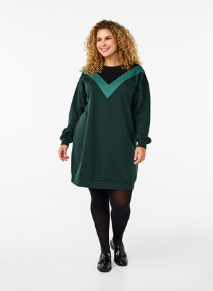 Zizzi Lång sweatshirt med färgblock, Scarab Color Block, Model image number 2