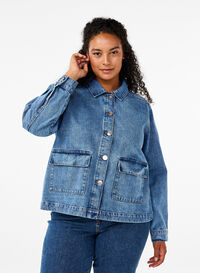 Skjortjacka i denim med fickor, Blue Denim, Model