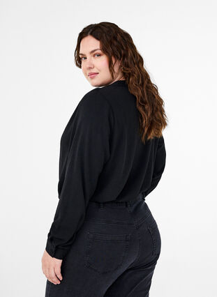 Zizzi Långärmad skjortblus med V-ringning, Black, Model image number 1