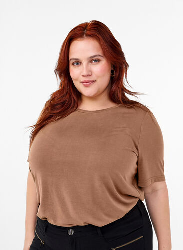 Zizzi T-shirt i TENCEL™ Modal med rund halsringning, Coca Mocha, Model image number 0