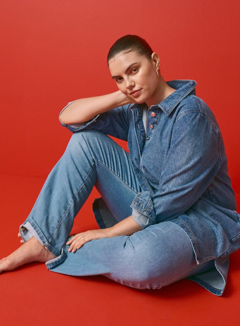 Zizzi Kort denimklänning med a-form och långa ärmar, , Model, 2