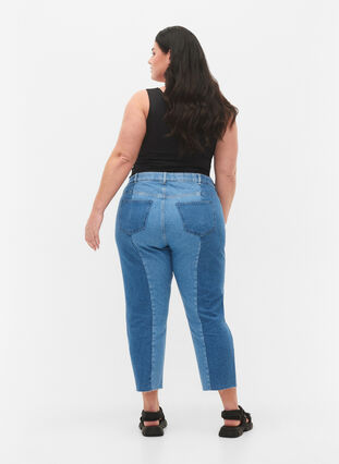 Zizzi Croppade Vera jeans med colour block, Blue denim, Model image number 1