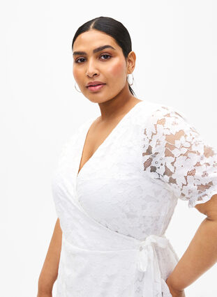 Zizzi Omlottklänning med spets och korta ärmar, Bright White, Model image number 2