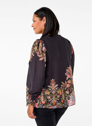 Zizzi Blus med paisleymönster, Black Paisley, Model image number 1