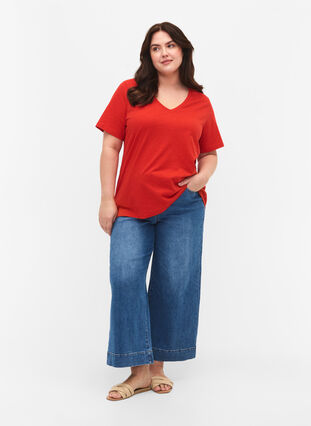 Zizzi V-ringad bas t-shirt med korta ärmar, Flame Scarlet, Model image number 2