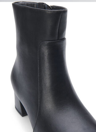 Zizzi Wide fit - Ankelboots med klack i läder, Black, Packshot image number 3