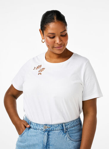 Zizzi T-shirt i ekologisk bomull med rosettdetalj, Bright White, Model image number 0