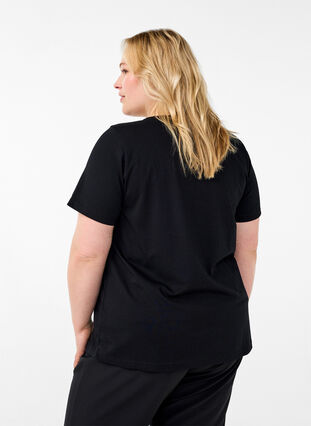 Zizzi T-shirt med motiv, Black w. Flower, Model image number 1