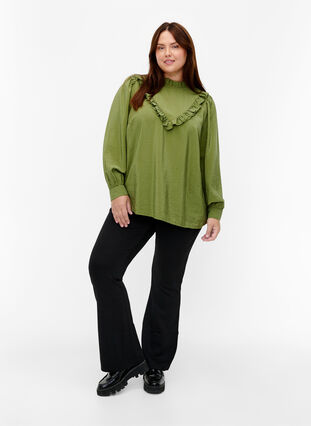 Zizzi Viskosblus med volanger, Loden Green, Model image number 2