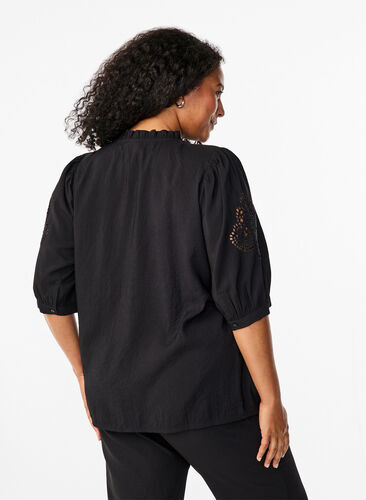 Zizzi Skjortblus med volanger och broderie anglaise, Black, Model image number 1