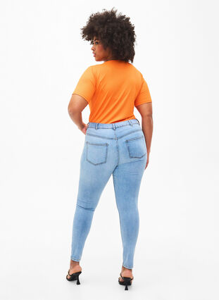 Zizzi Slim fit-jeans med nötta detaljer, Light Blue, Model image number 1