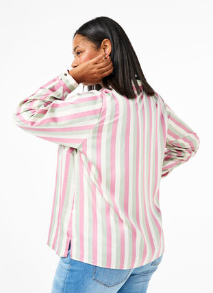 Zizzi Randig satinskjorta med krage, Rose Stripe, Model image number 1