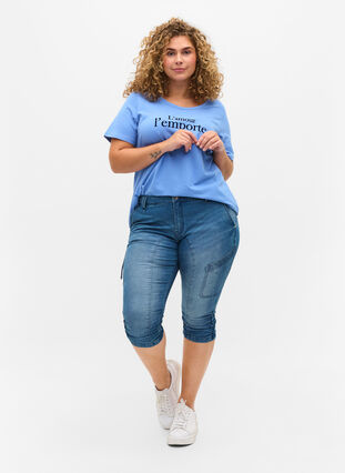 Zizzi Slim fit capri-jeans med fickor, Light blue denim, Model image number 4