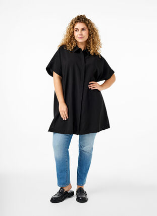 Zizzi Lång viskosskjorta med korta ärmar, Black, Model image number 2