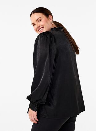 Zizzi Långärmad blus med volanger och v-ringning, Black, Model image number 1