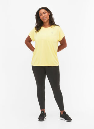 Zizzi Kortärmad t-shirt för träning, Lemon Meringue, Model image number 2