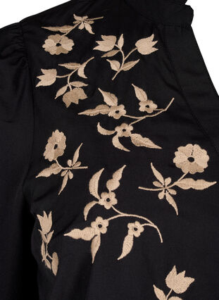 Zizzi Skjortblus med broderade blommor och trekvartsärmar, Black W. Beige Emb. , Packshot image number 3