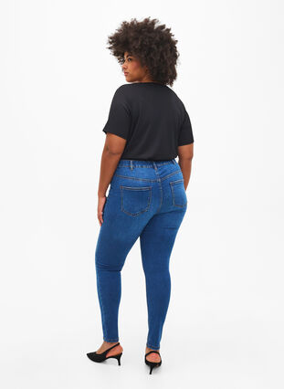 Zizzi Slim fit-jeans med nötta detaljer, Blue Denim, Model image number 1