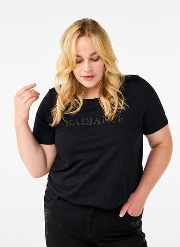 Zizzi T-shirt i bomull med strassmotiv, Black w. Radiance, Model image number 0