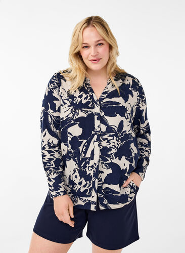 Zizzi Långärmad skjorta med tryck och v-ringning, Navy Blazer AOP, Model image number 0