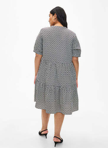 Zizzi FLASH - A-linjeformad klänning med tryck, Black White Graphic, Model image number 1