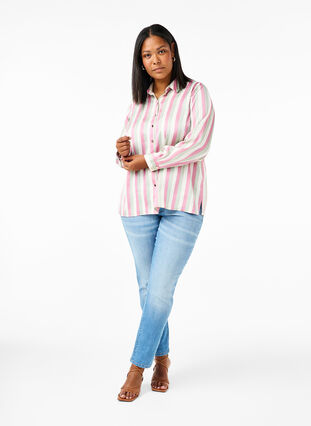 Zizzi Randig satinskjorta med krage, Rose Stripe, Model image number 2