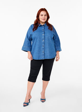 Zizzi Denimskjorta med strass och trekvartsärmar, Bl. Denim Rhinestone, Model image number 2