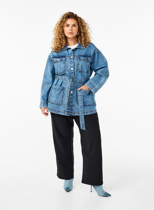 Zizzi Jeansjacka med knytskärp, Blue Denim, Model image number 2