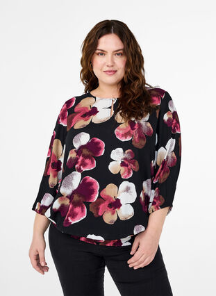 Zizzi Blus i viskos med tryck och smock, Black Pink FlowerAOP, Model image number 0